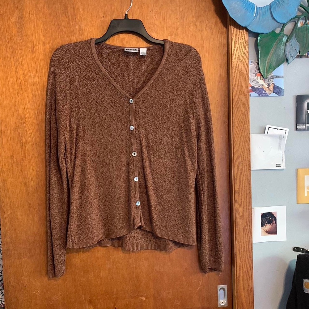 Brown button down knit top
Tage size m/l
Chicos